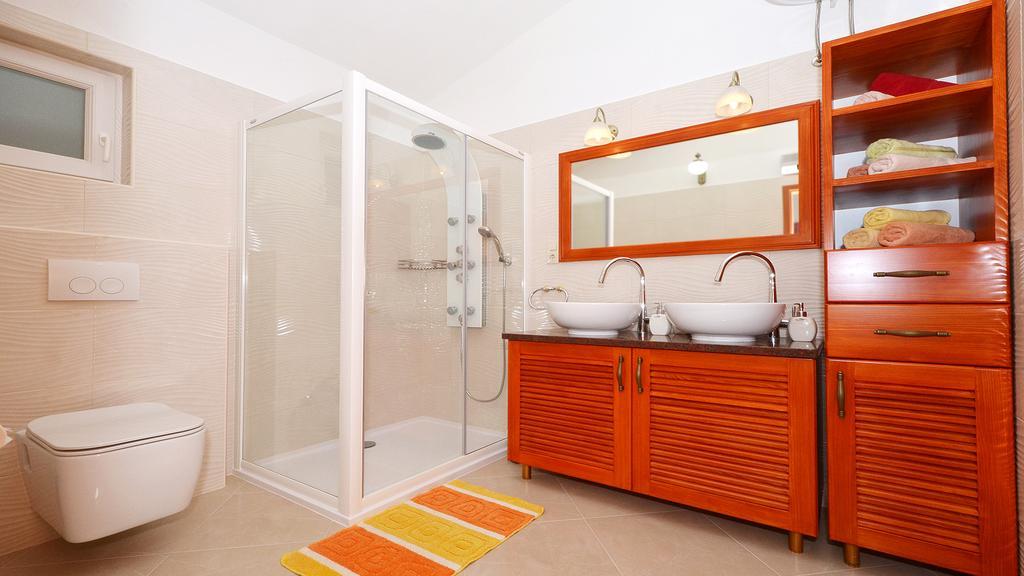 טרוגיר Gem Of The Sea Luxury Beach Apartment With Brand New Heating Infinity Pool מראה חיצוני תמונה