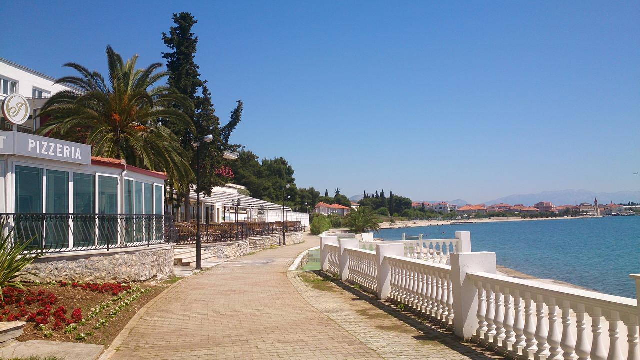 טרוגיר Gem Of The Sea Luxury Beach Apartment With Brand New Heating Infinity Pool מראה חיצוני תמונה
