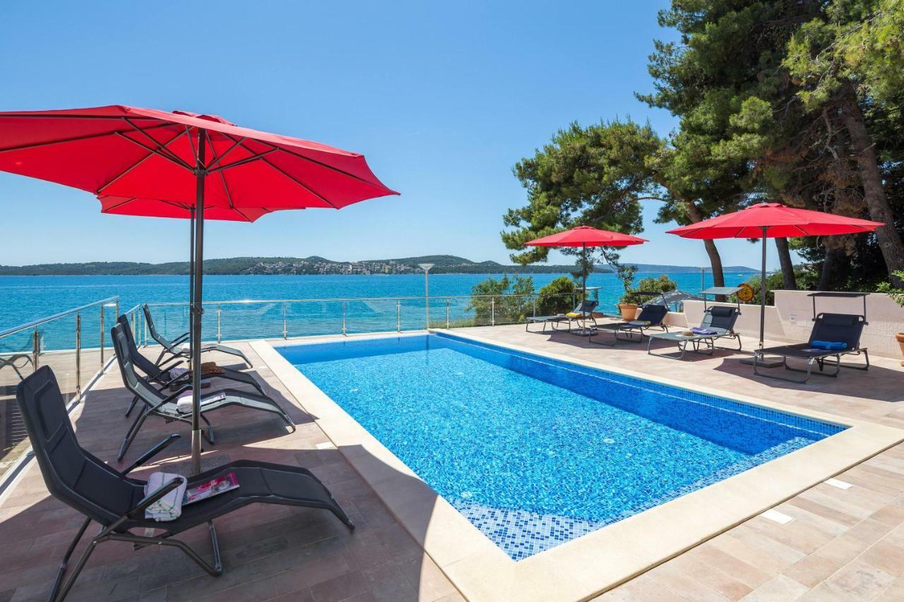 טרוגיר Gem Of The Sea Luxury Beach Apartment With Brand New Heating Infinity Pool מראה חיצוני תמונה