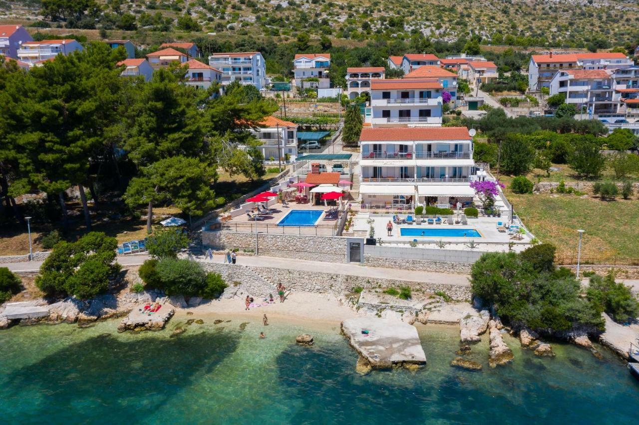 טרוגיר Gem Of The Sea Luxury Beach Apartment With Brand New Heating Infinity Pool מראה חיצוני תמונה