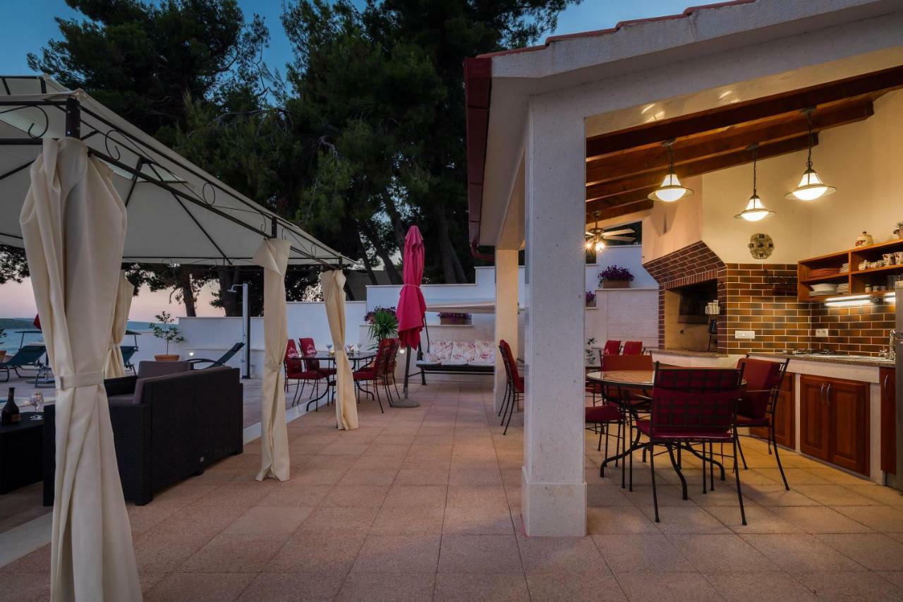 טרוגיר Gem Of The Sea Luxury Beach Apartment With Brand New Heating Infinity Pool מראה חיצוני תמונה