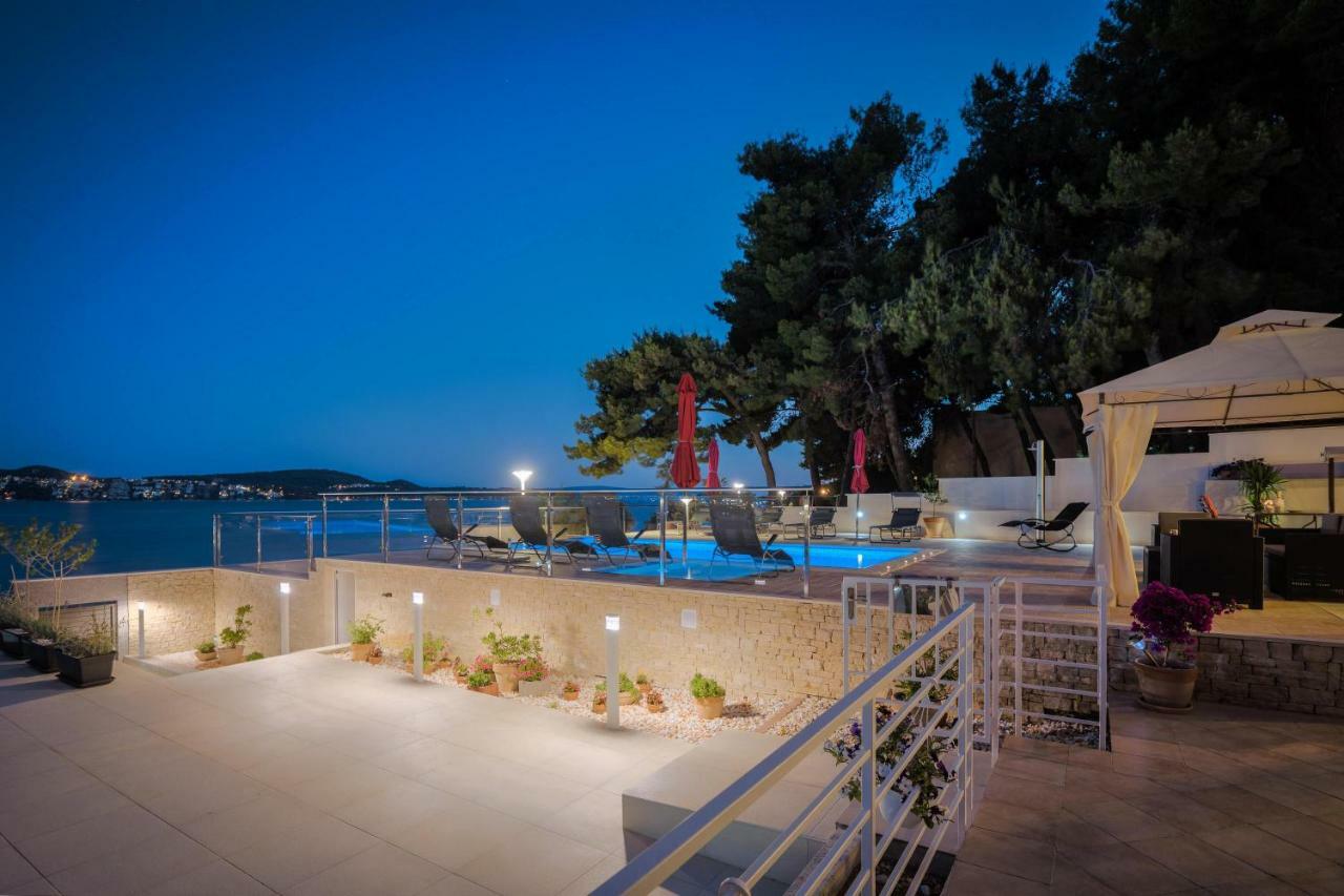 טרוגיר Gem Of The Sea Luxury Beach Apartment With Brand New Heating Infinity Pool מראה חיצוני תמונה