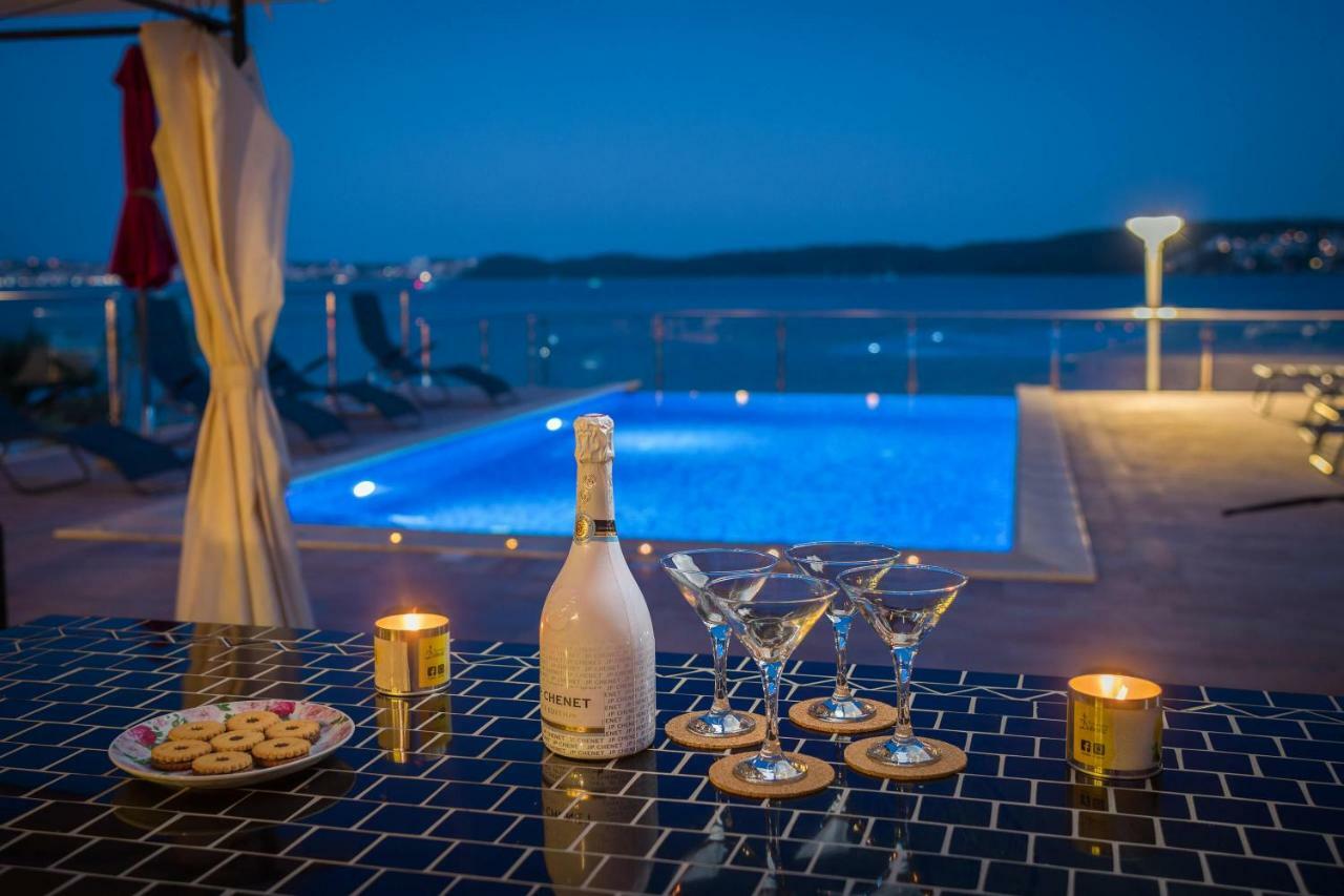 טרוגיר Gem Of The Sea Luxury Beach Apartment With Brand New Heating Infinity Pool מראה חיצוני תמונה