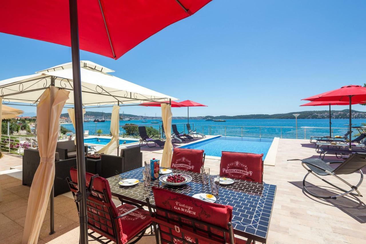 טרוגיר Gem Of The Sea Luxury Beach Apartment With Brand New Heating Infinity Pool מראה חיצוני תמונה