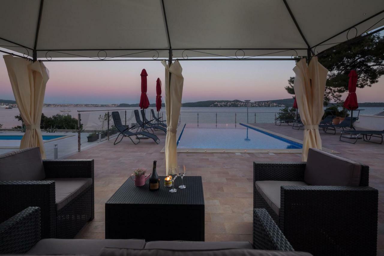 טרוגיר Gem Of The Sea Luxury Beach Apartment With Brand New Heating Infinity Pool מראה חיצוני תמונה