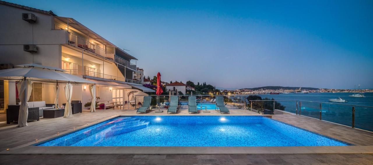 טרוגיר Gem Of The Sea Luxury Beach Apartment With Brand New Heating Infinity Pool מראה חיצוני תמונה